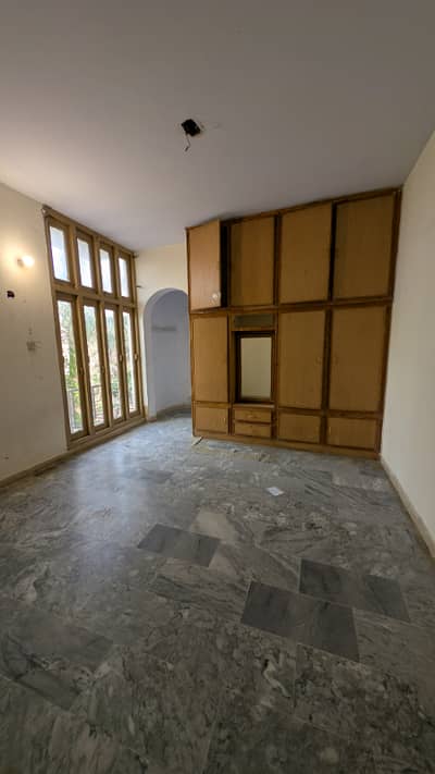 12 Marla House For Rent Separate Entrance Uper Portion Madina Town Officers colony