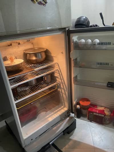 Medium size fridge good condition…