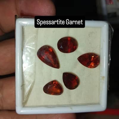 Spessartine (Kashmirain)