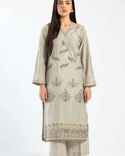 dresses / fancy dresses / dresses for sale / preloved dresses