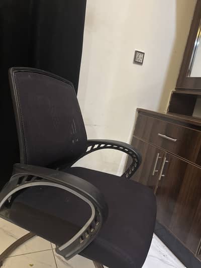 Black boos company chair