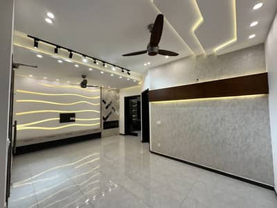 10 Marla Upper Portion Ground Locked With Gas Available For Rent