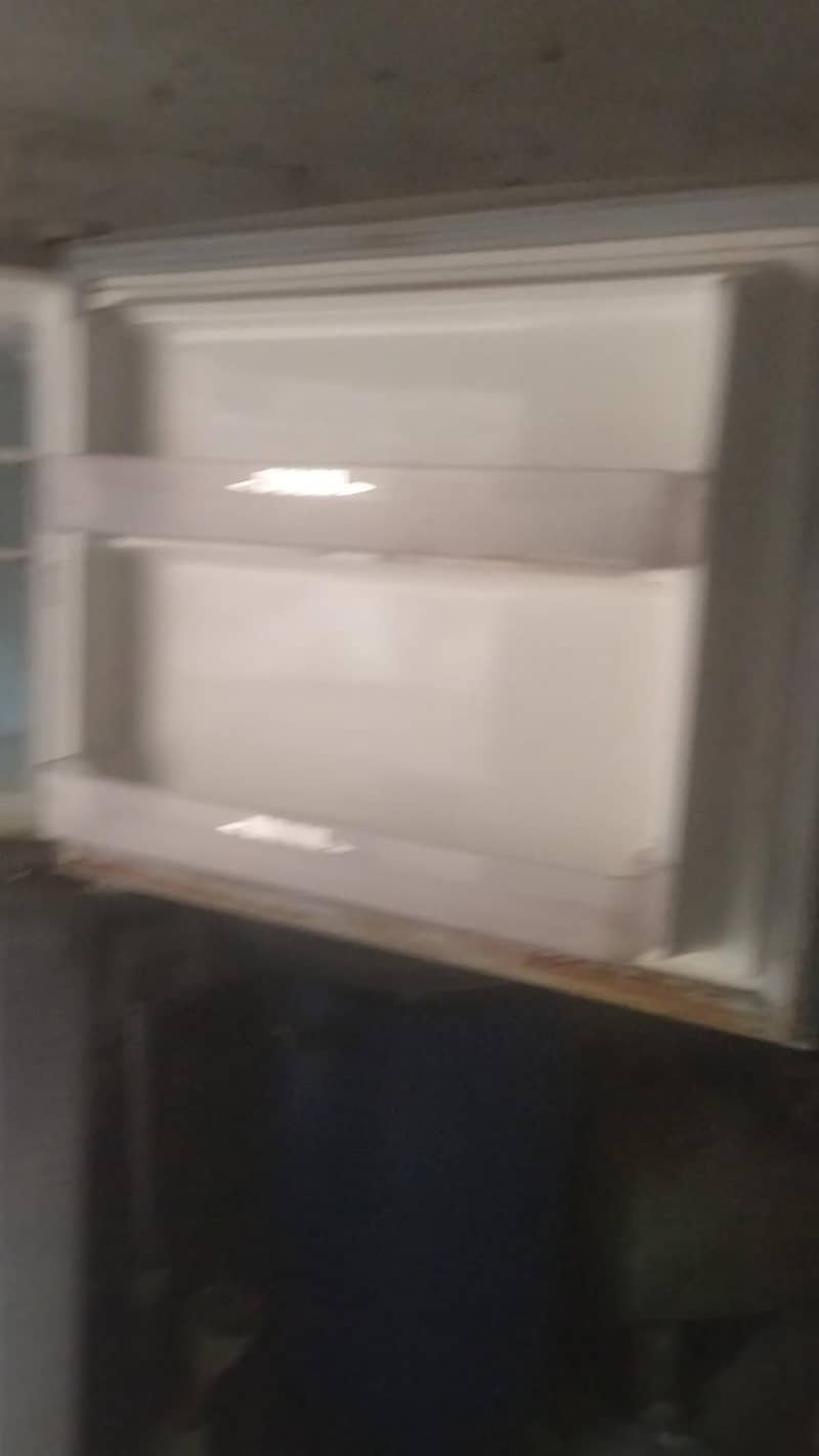 ڈونرز کی فرج جو ہے بالکل اوکے ہے صرف ربڑ کا پرابلم ہے 3