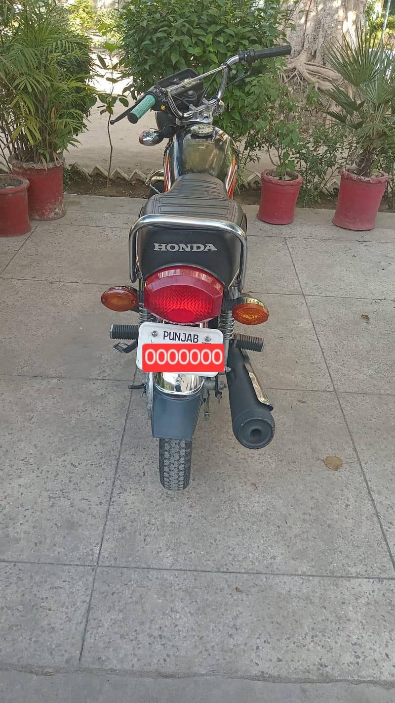 موٹر سائیکل سیل کرنی ہے کالج سے گھر کا فاصلہ طے کرتا تھا میں بس 2