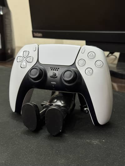 Ps5 Dual sense white controller just like a brand new.