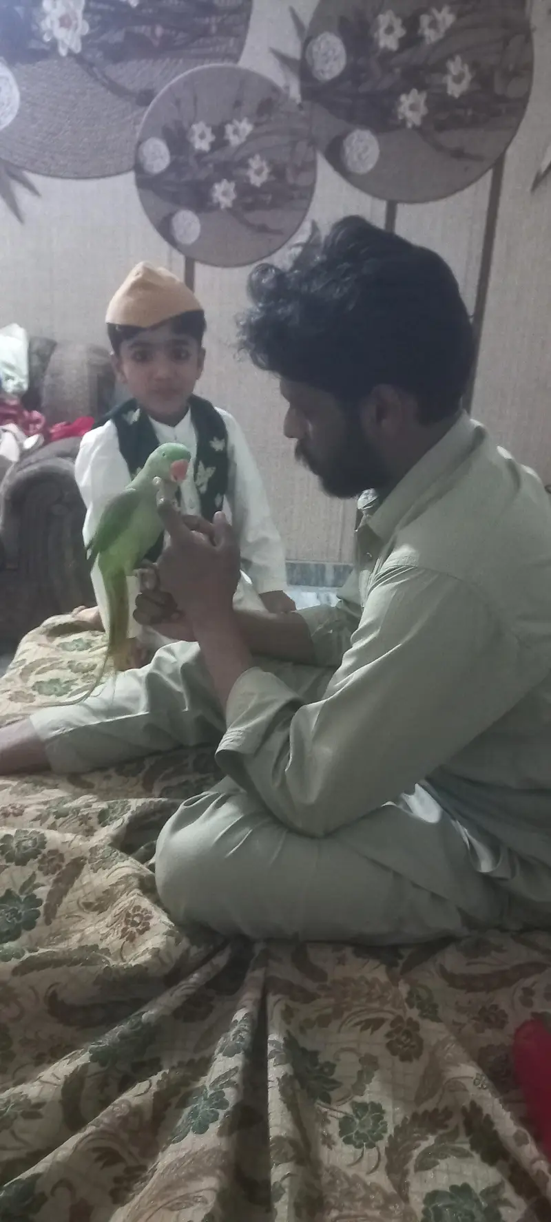 Talking and hand tam — photo 2
