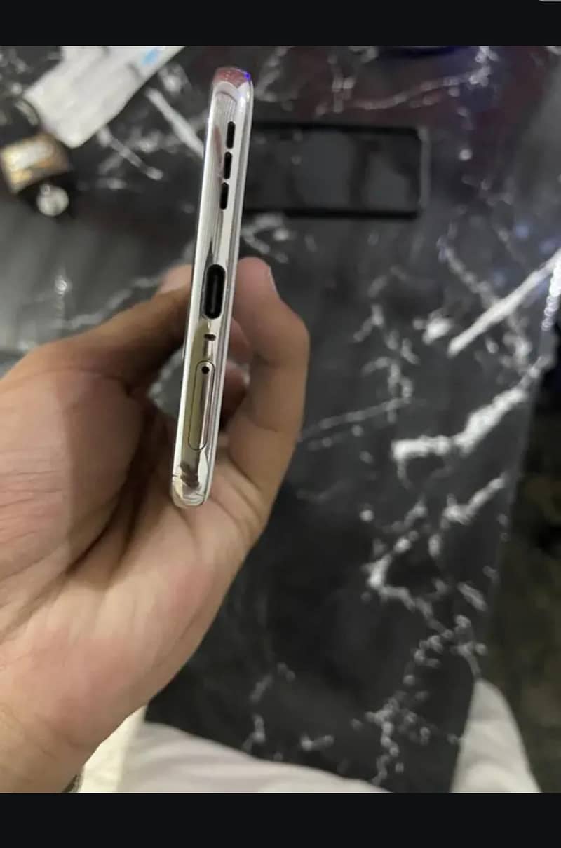 (Condition): 10/10 (بالکل صاف، کوئی اسکریچ یا ڈینٹ نہیں) 2