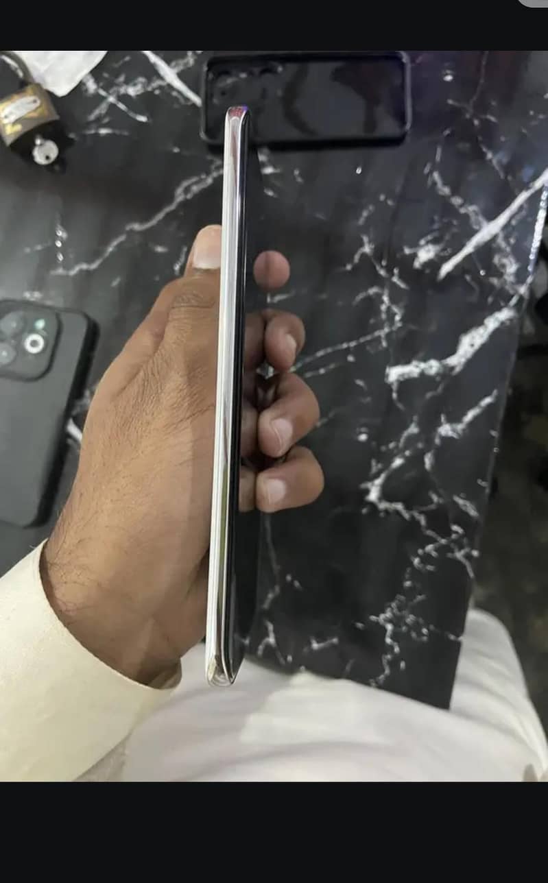 (Condition): 10/10 (بالکل صاف، کوئی اسکریچ یا ڈینٹ نہیں) 3