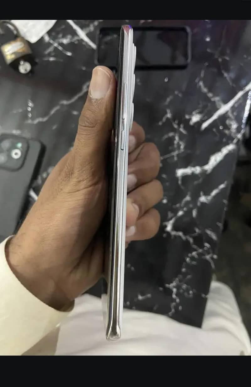 (Condition): 10/10 (بالکل صاف، کوئی اسکریچ یا ڈینٹ نہیں) 4