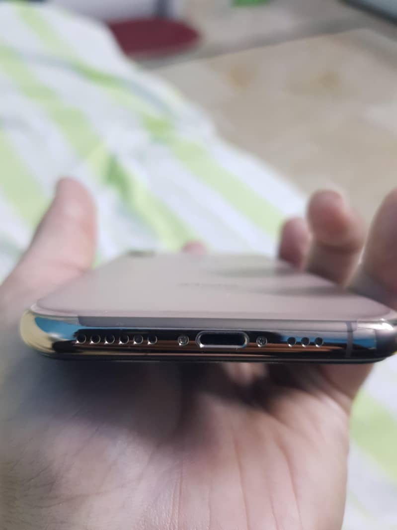 iPhone Xs 2