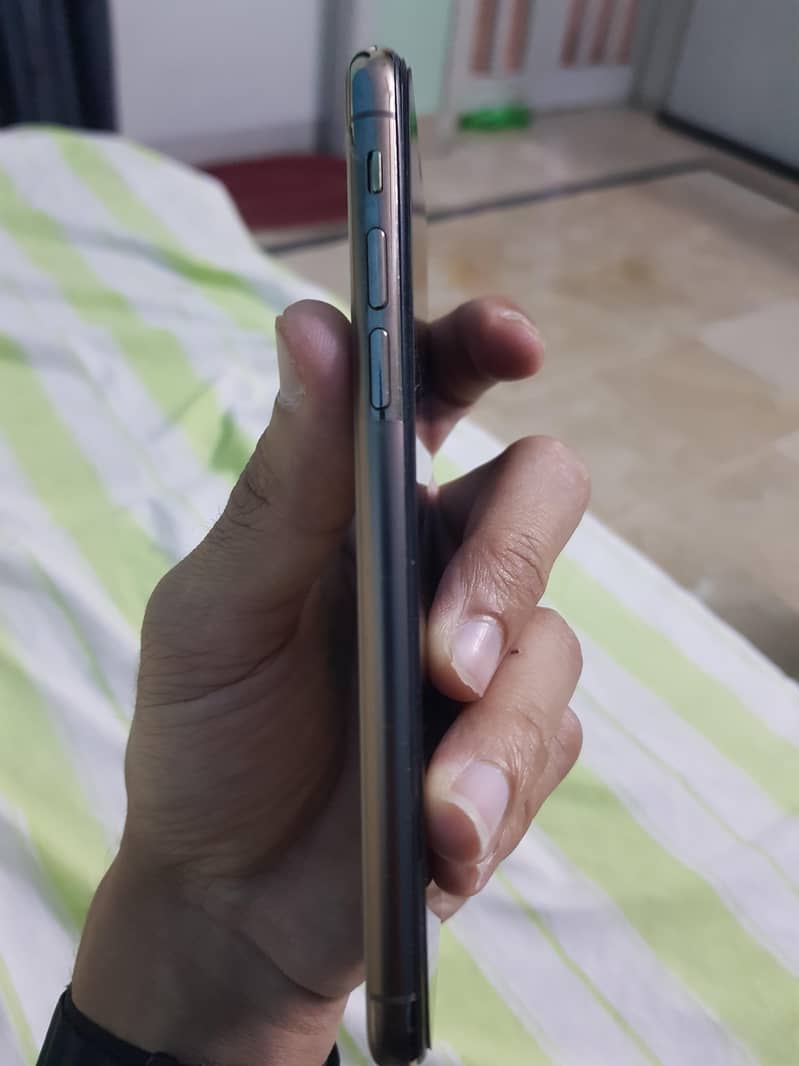 iPhone Xs 3
