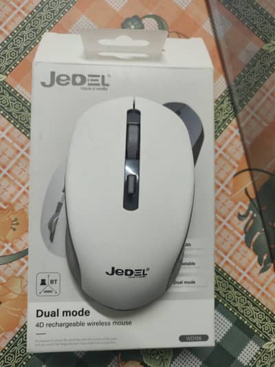 JeDEL Bluetooth & Wire Dual mode mouse only open box never used