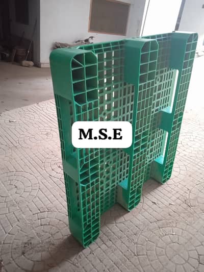Plastic pallets / Heavy duty pallets / Wooden Industrial new pallets