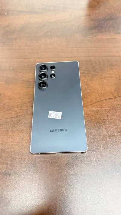 Samsung Galaxy S25 Ultra like new slightly used- flawless like new