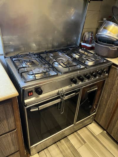 Cooking Range in very new condition at very reasonable price
