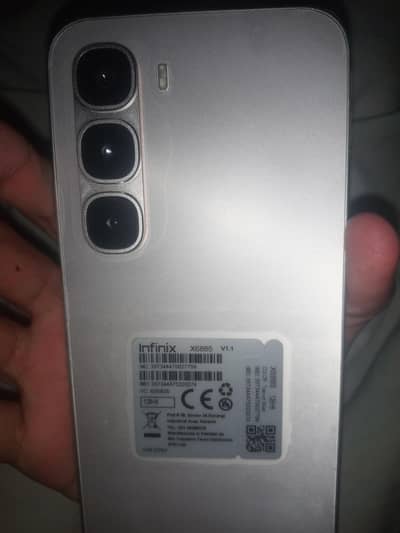 Selling Infinix Hot 60 pro like new no scratches