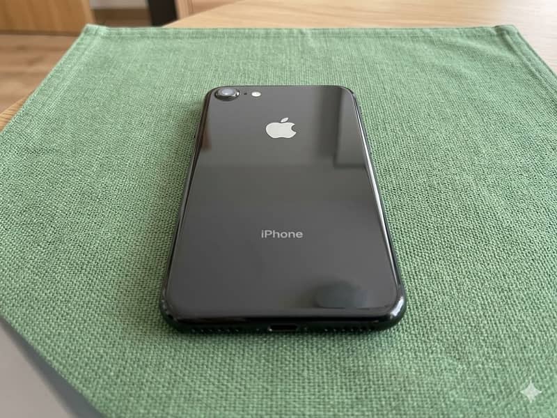 iPhone 8 10/10 0