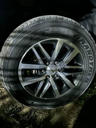 4pcs Dunlop Tyres 265/60/18 (Year 3pc-2021 & 1pc-2019) Use in Fortuner