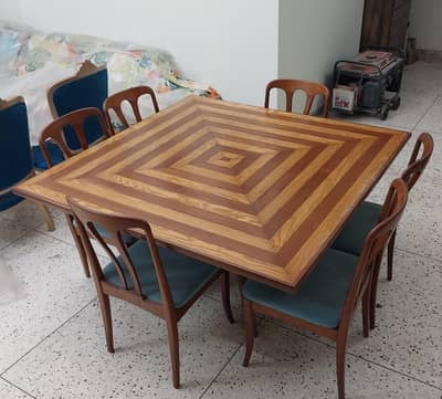 Dining Table with 6 chairs