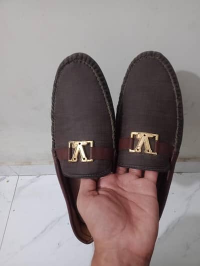 shoes hy bilkul ache or new