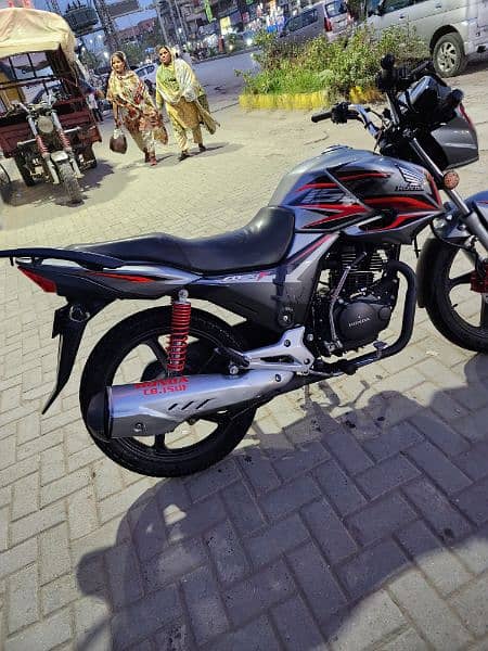 honda cb 150f all ok 10/10 condition 4