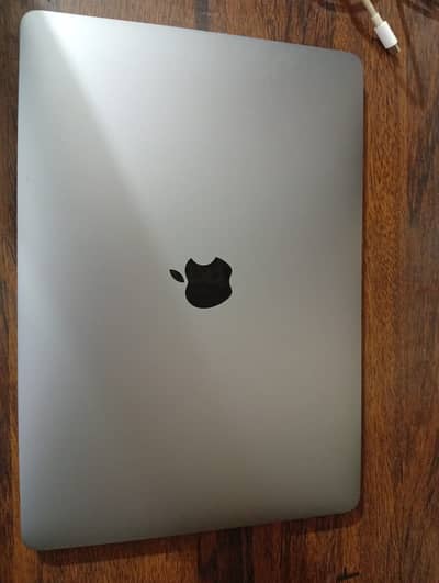 Apple macbook pro 2017 (13 inch)