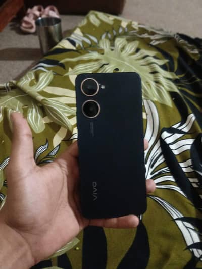 vivo y03 in black and blue shade 4+4 128