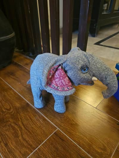 excellent condition stuffed toys available 500Rs each