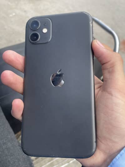 iPhone 11 panel ma dots ha or sab ok ha 128 battry health 74 ha