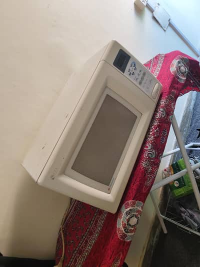 Dawlance Full Size Microwave Oven – Excellent Condition