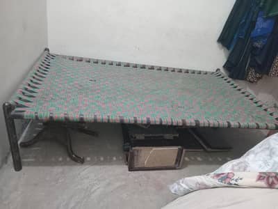 sofa set18000 charpai mazboot wali hy 4000