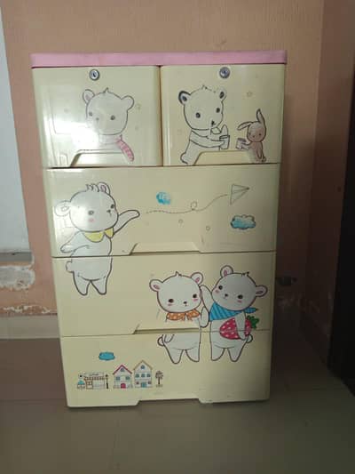 kids wardrobe with five drawers