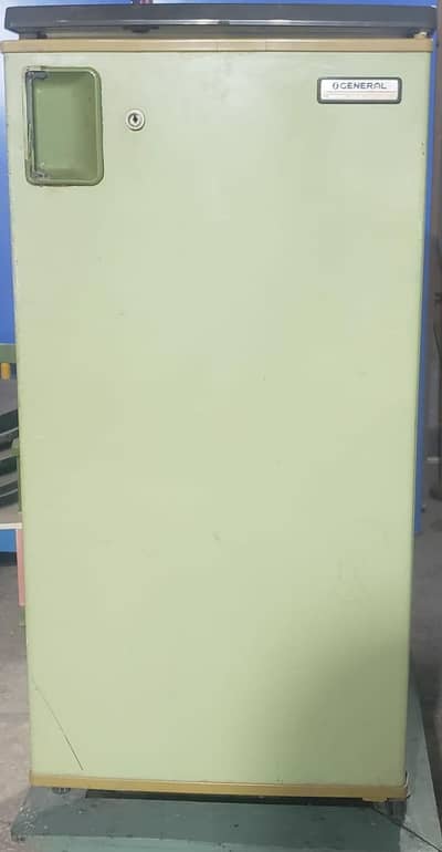 General Mini Refrigerator
