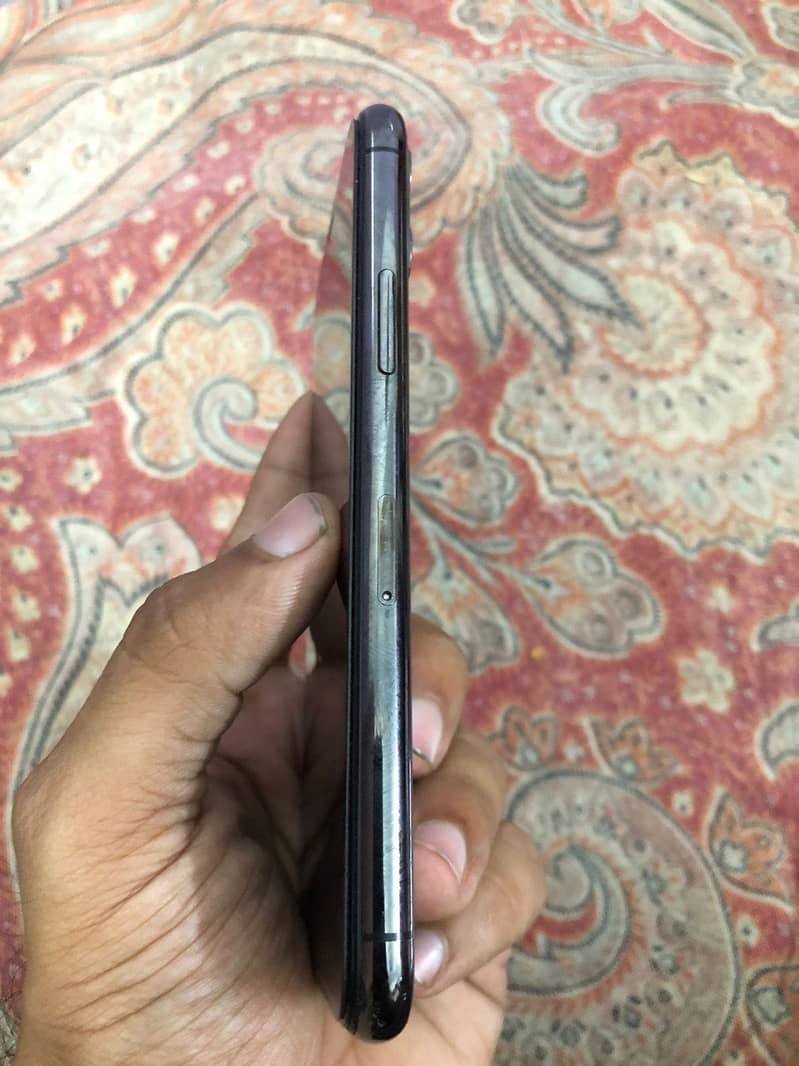 iPhone 11 Pro 3