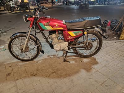 125cc honda 1982 model all ok lo or chalao sirf ak pag h bs