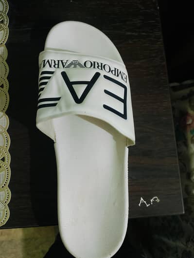 EA7 SLIPPER CONDITION GOOD SIZE 45