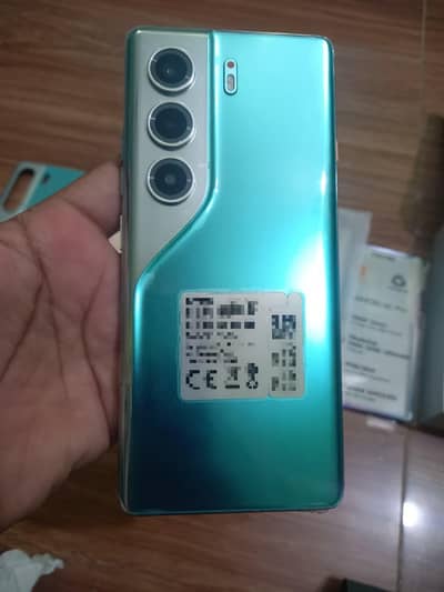 I Am selling Tecno Camon 40 pro 8+8/256 urgent sale need money