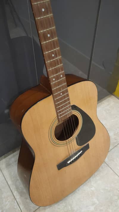 yamaha F310 guitar. totally in new condition