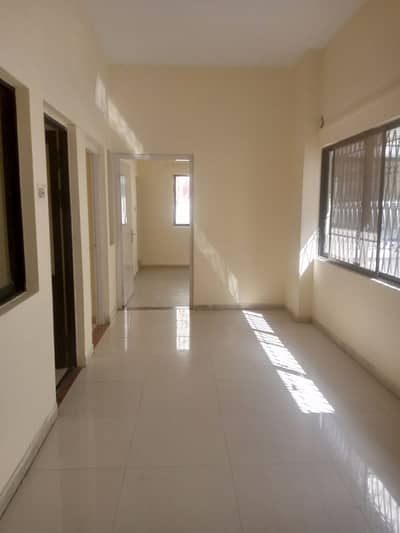 3 BED DRAWING DINING AVAILABLE FOR RENT   FIRST FLOOR OF 400 SQUARE YARDS BANGLOW