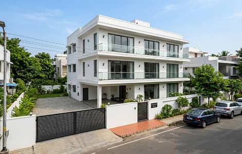 500 Square Yards Bungalow Available For Commercial Activity.