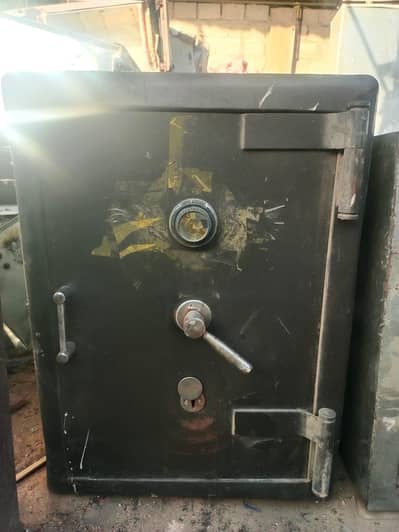 locker's (Tijori) for sale one peace 20K price