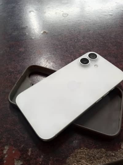 Iphone 16 fu with box 5,6 months warranty available