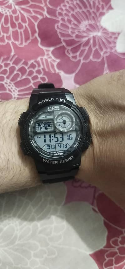 orignal branded wach ha sharja se li thi bilkul new