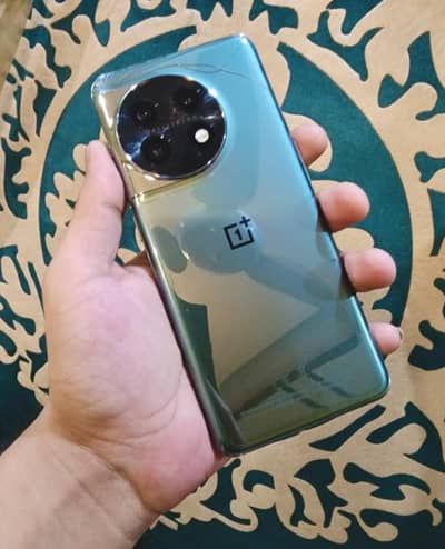 ONEPLUS 11 4 MONTH SIM WORKING