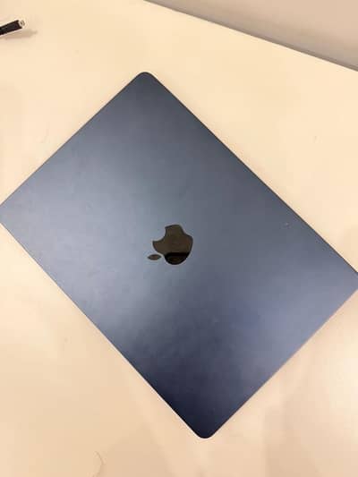 Macbook Air M3”2 13.5 inches 8gb ram 256gb storage