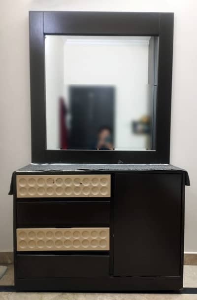 Selling used drawer with the mirror.