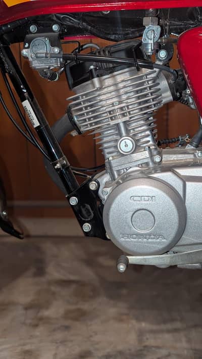 arjnat sell Honda Cg 125 2026. sirf 239 chali hy bas  03152041402