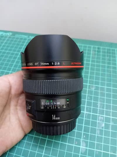 Canon 14mm f 2.8 ultra wide angle Lens