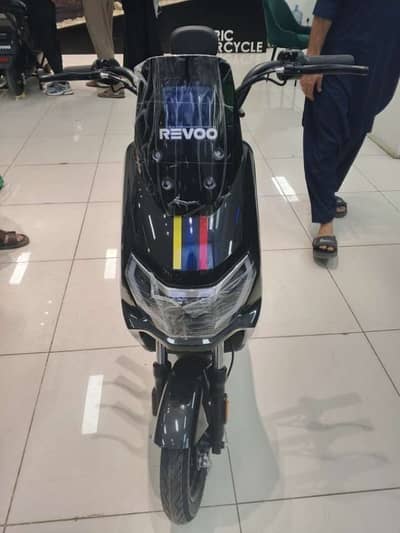 Revoo Electric Bike Scooty Used 350 kilometers