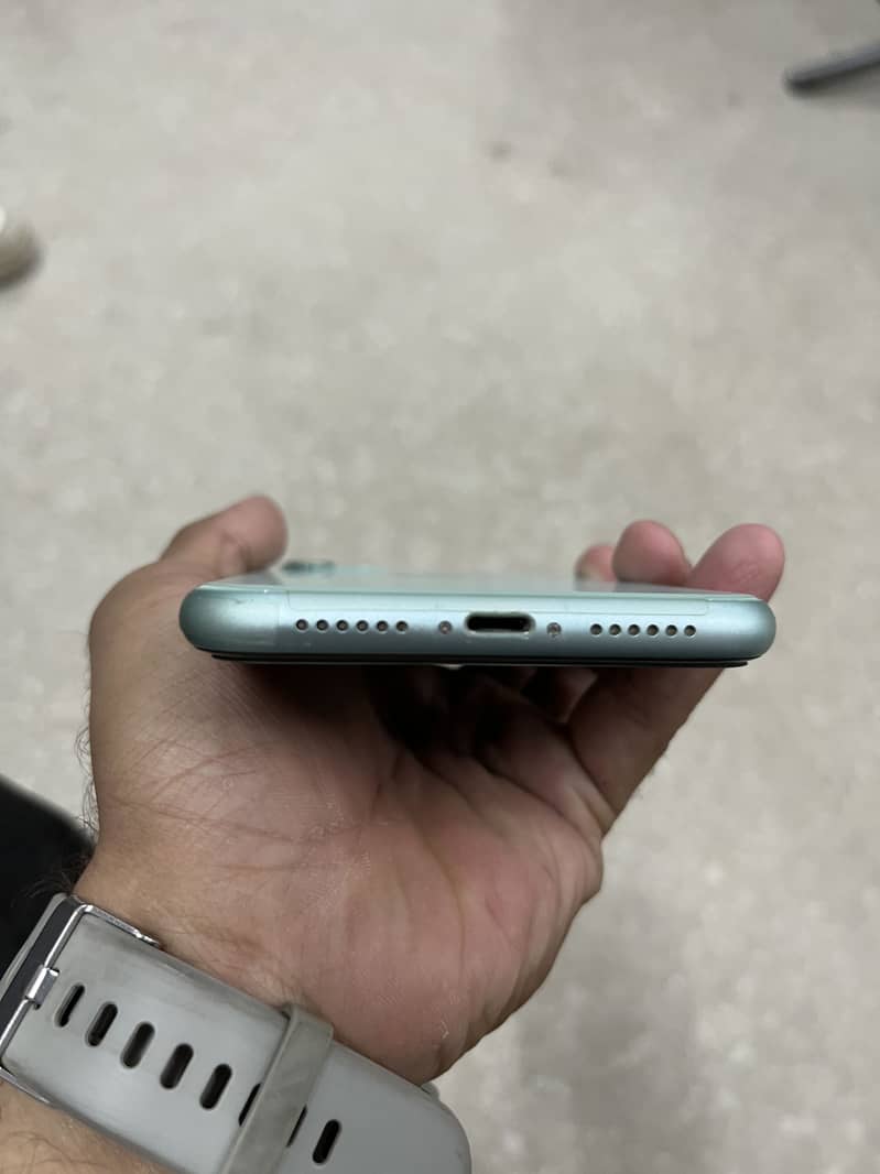 IPHONE 11 0
